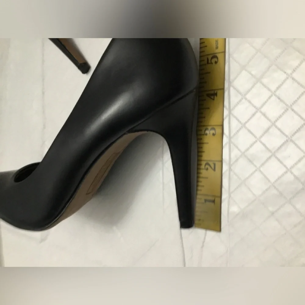 Christian Siriano Black Pointed-Toe Leather Heels